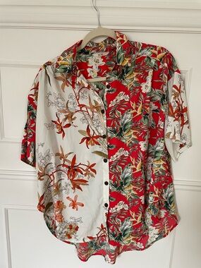 Women’s Red & White Floral Short-Sleeve Shirt